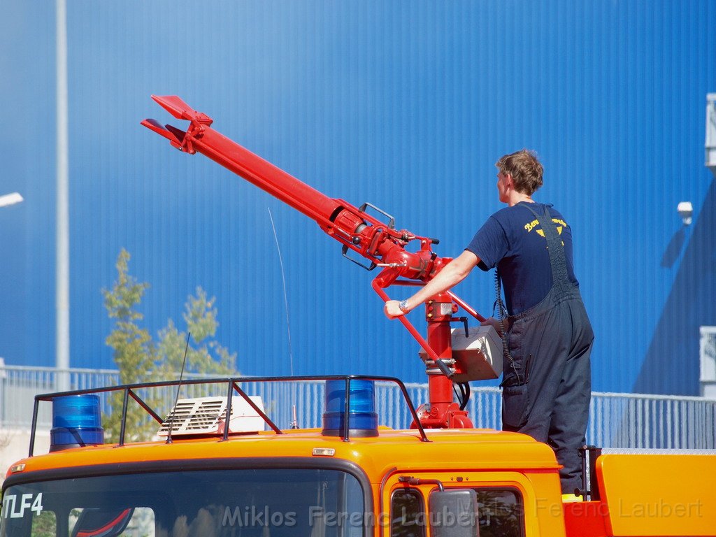 Feuer Koeln Ossendorf Butzweiler Hof neben IKEA P197.JPG